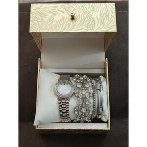 Beautiful Folio Women's Silver Tone Stackable Accessory Watch Set New In Box